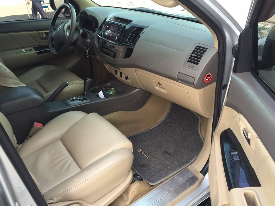 Cần bán xe Toyota Fortuner V 2013 số tự động máy xăng
