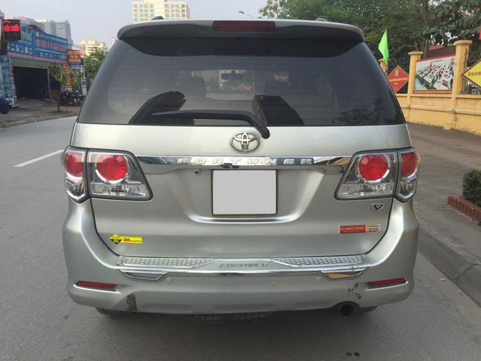 Cần bán xe Toyota Fortuner 2014 số tự động máy xăng