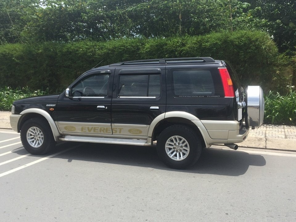 Cần tiền bán Ford Everest sx 2007, màu đen than