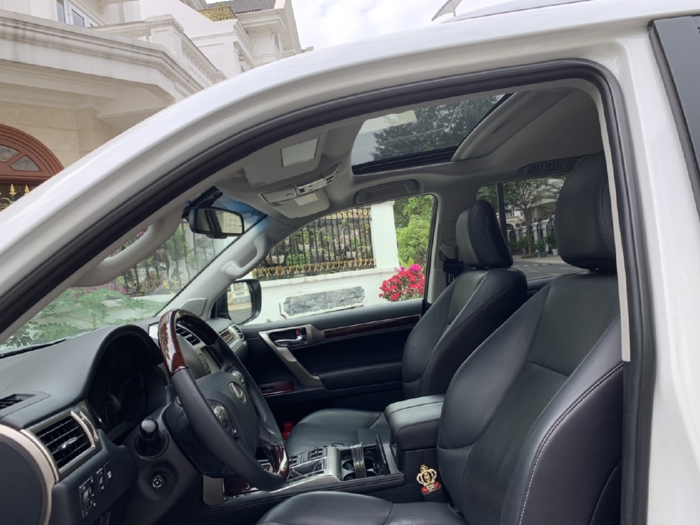 Bán xe Lexus GX460 đời 2016 màu trắng nội thất đen
