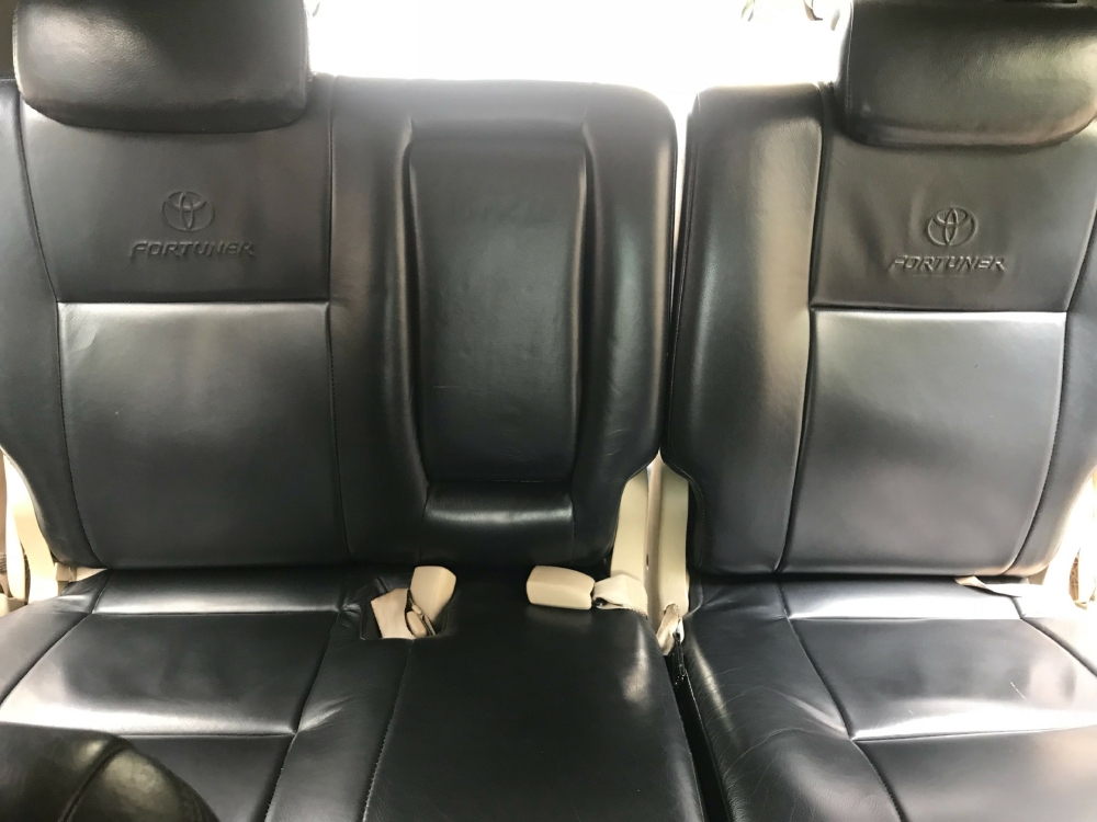 Cần bán xe Toyota Fortuner V 2011 máy xăng
