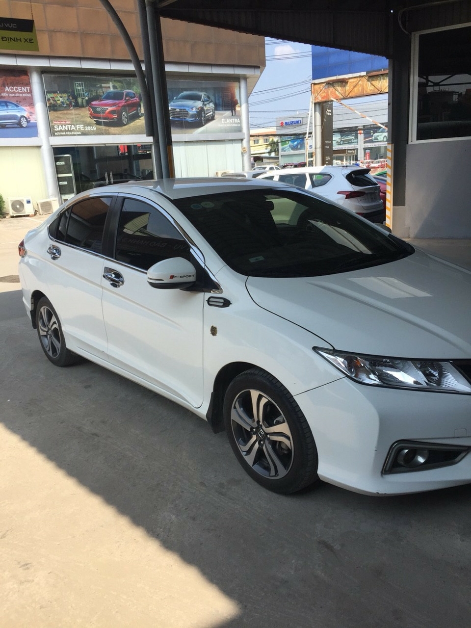 Bán Honda City 1.5AT màu trắng số tự động sản xuất 2017 biển tỉnh đi 32000km