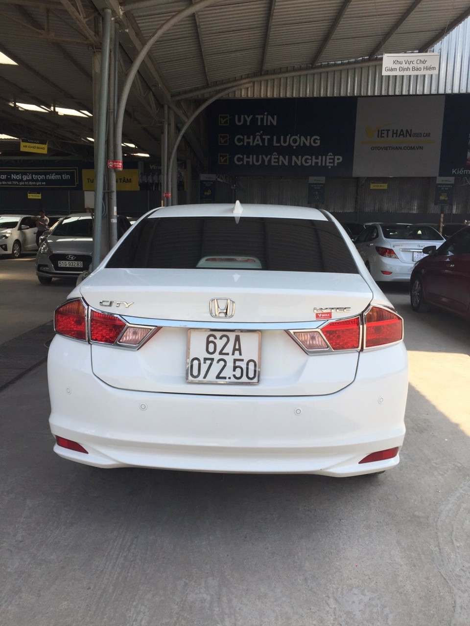 Bán Honda City 1.5AT màu trắng số tự động sản xuất 2017 biển tỉnh đi 32000km