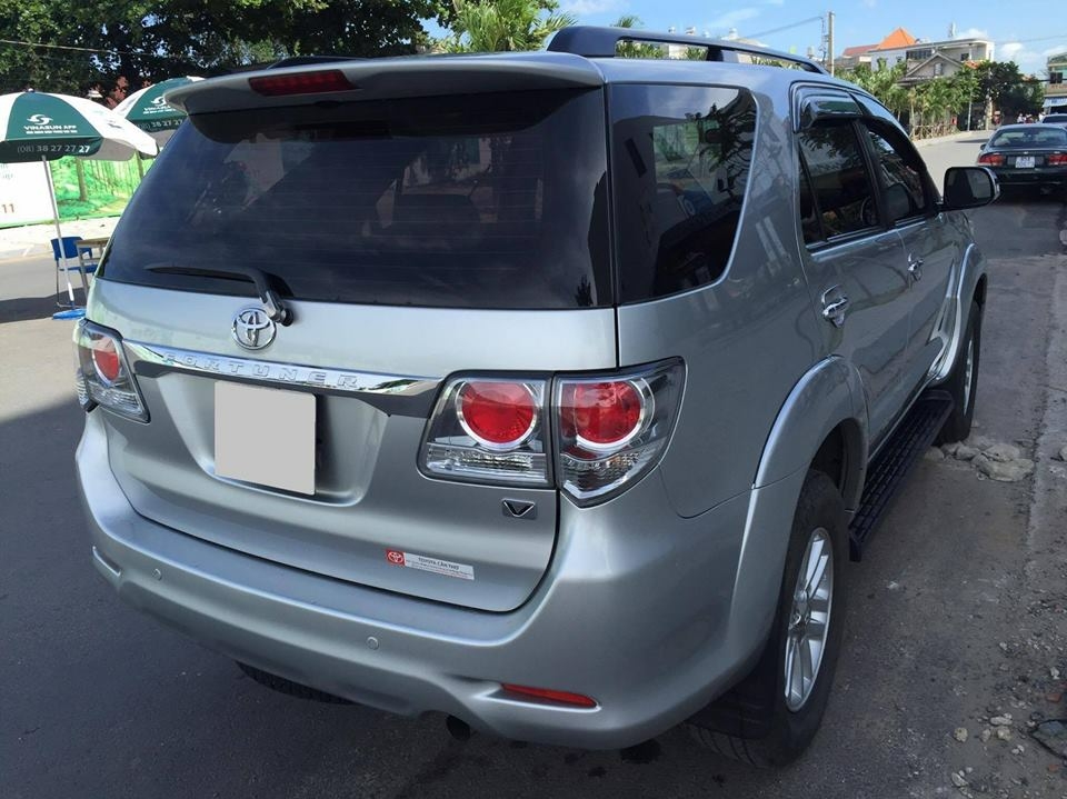 Cần bán xe Toyota Fortuner V 2013 số tự động máy xăng