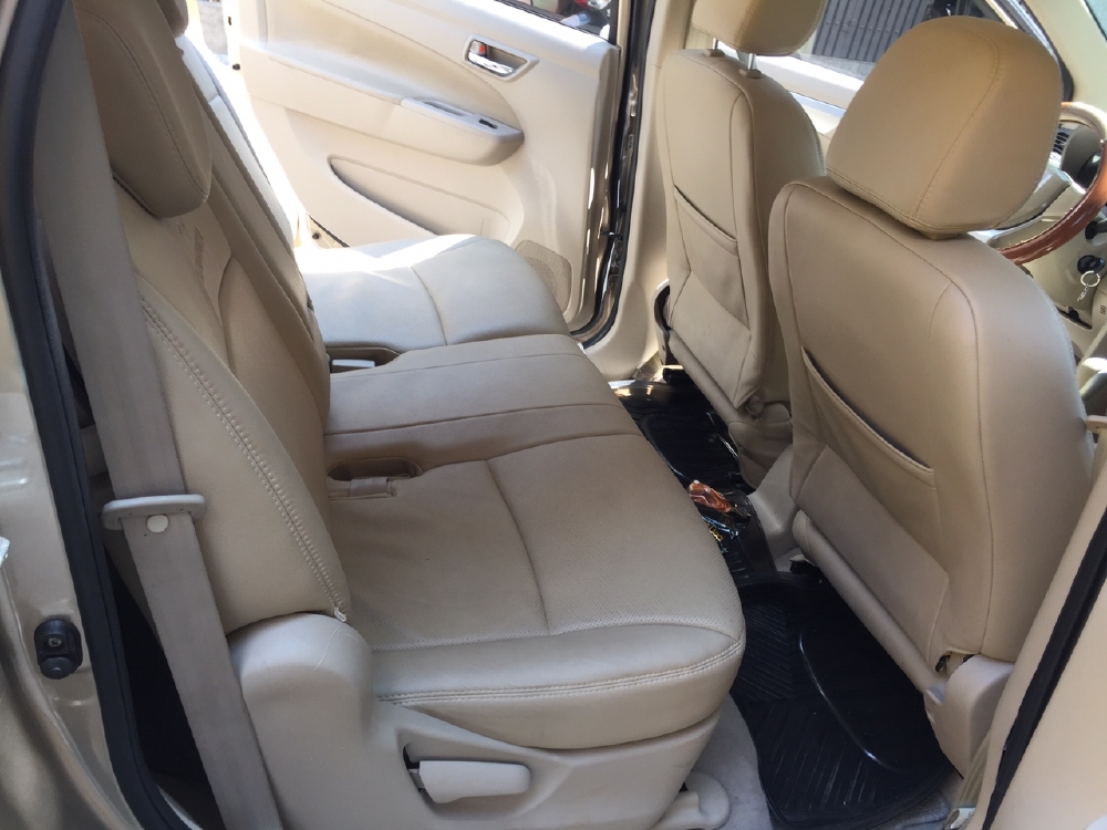 Cần bán Suzuki Ertiga 2016 số tự động màu vàng cát