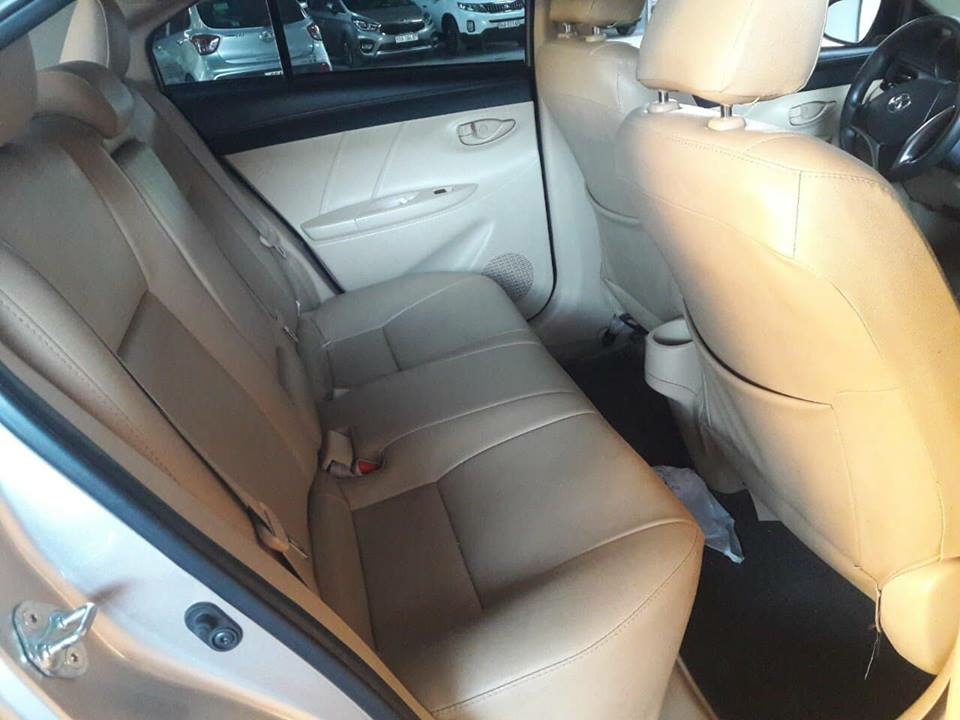 Cần bán xe Vios 2017 số tự động màu bạc