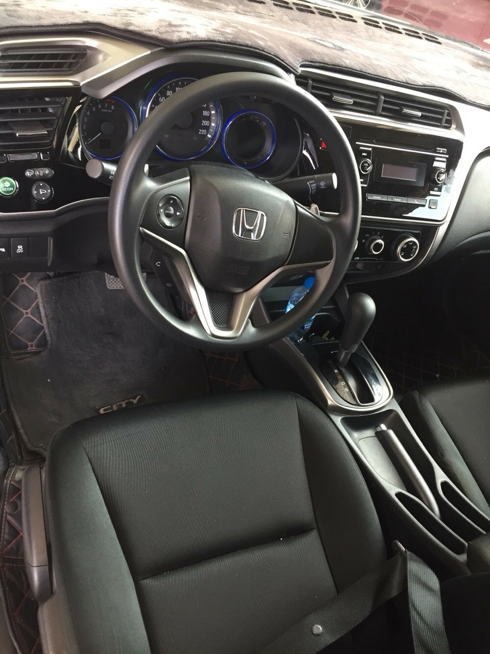 Bán Honda City 1.5AT màu trắng số tự động sản xuất 2017 biển tỉnh đi 32000km
