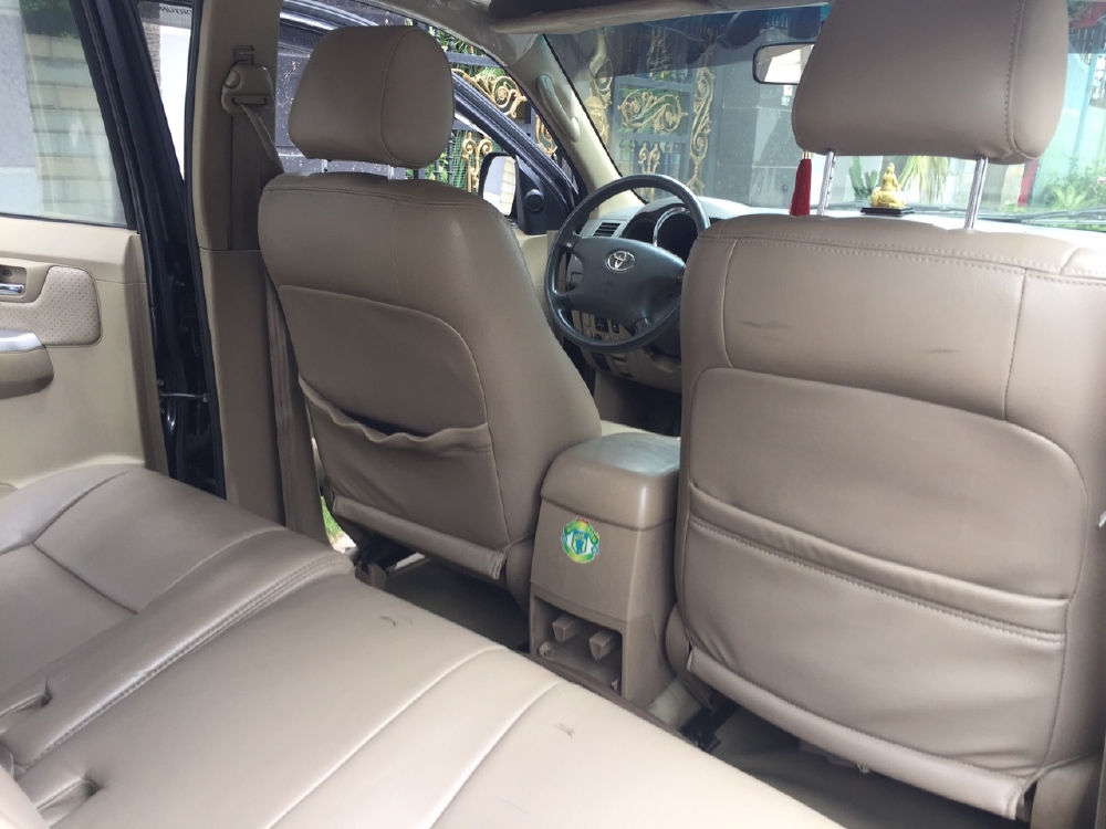 Bán Toyota Fortuner 2011 máy dầu số sàn màu xám chì tuyệt mới
