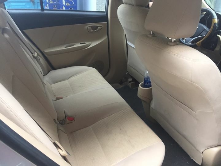 Cần bán gấp xe Vios E số sàn 2017 màu bạc