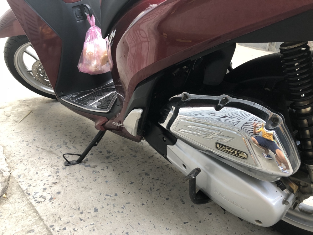 Em cần bán xe máy Honda SH125i 2015 màu đỏ mận