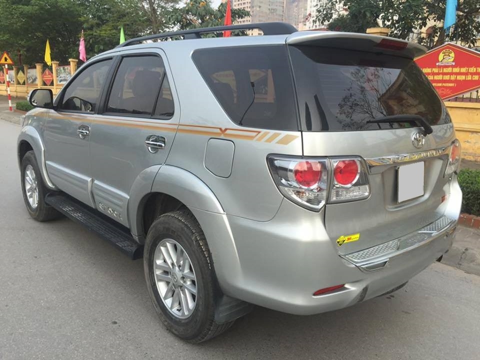 Cần bán xe Toyota Fortuner 2014 số tự động máy xăng