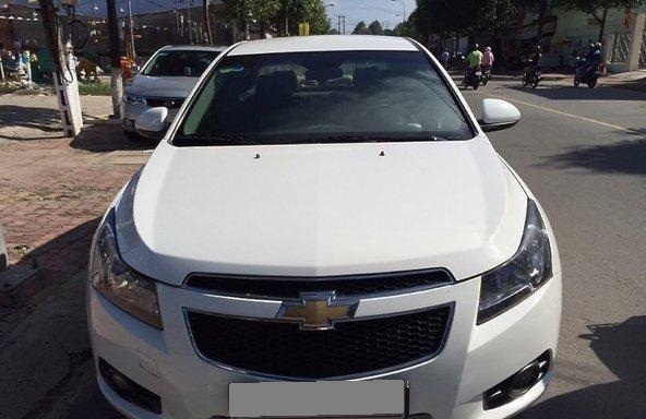 Bán em Cruze 2011 Ltz màu trắng xe còn rất đẹp
