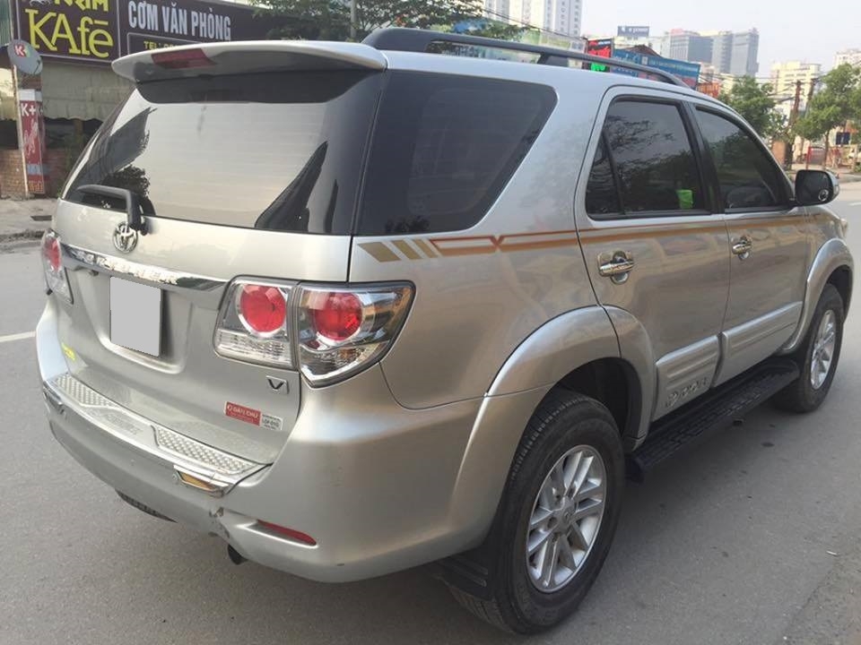 Cần bán xe Toyota Fortuner 2014 số tự động máy xăng