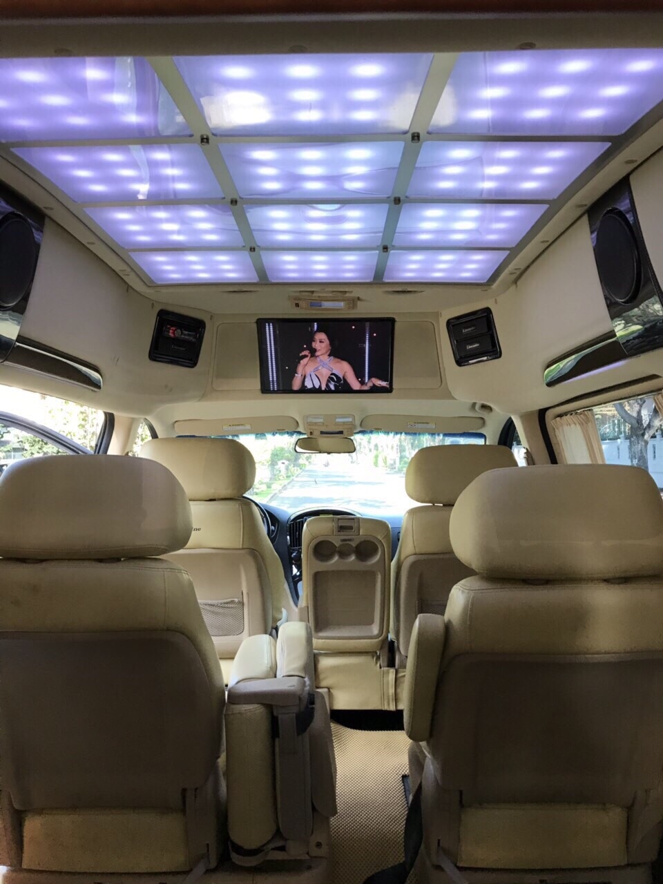 Bán Hyundai Starex 2.4AT limousine 2014, màu đen, đúng chất, biển TP