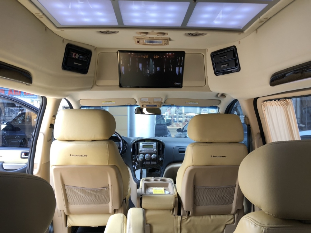 Bán Hyundai Starex Limousine 2.5AT máy xăng số tự động nhập Hàn Quốc 2014 biển Sài Gòn màu đen VIP