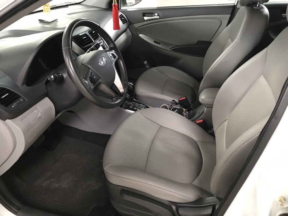 Bán Hyundai Accent Blue 1.4AT màu trắng số tự động nhập Hàn Quốc 2015 biển SG đi 54000km