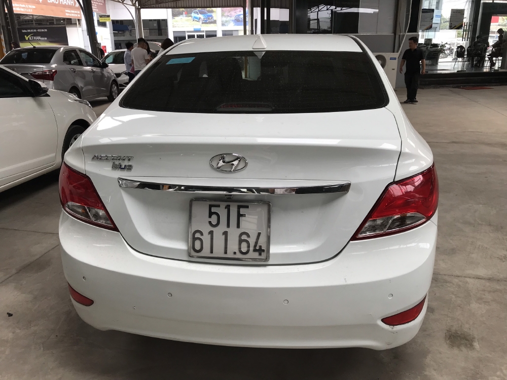 Bán Hyundai Accent Blue 1.4AT màu trắng số tự động nhập Hàn Quốc 2015 biển SG đi 54000km
