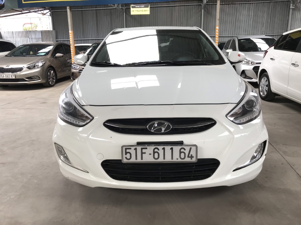 Bán Hyundai Accent Blue 1.4AT màu trắng số tự động nhập Hàn Quốc 2015 biển SG đi 54000km