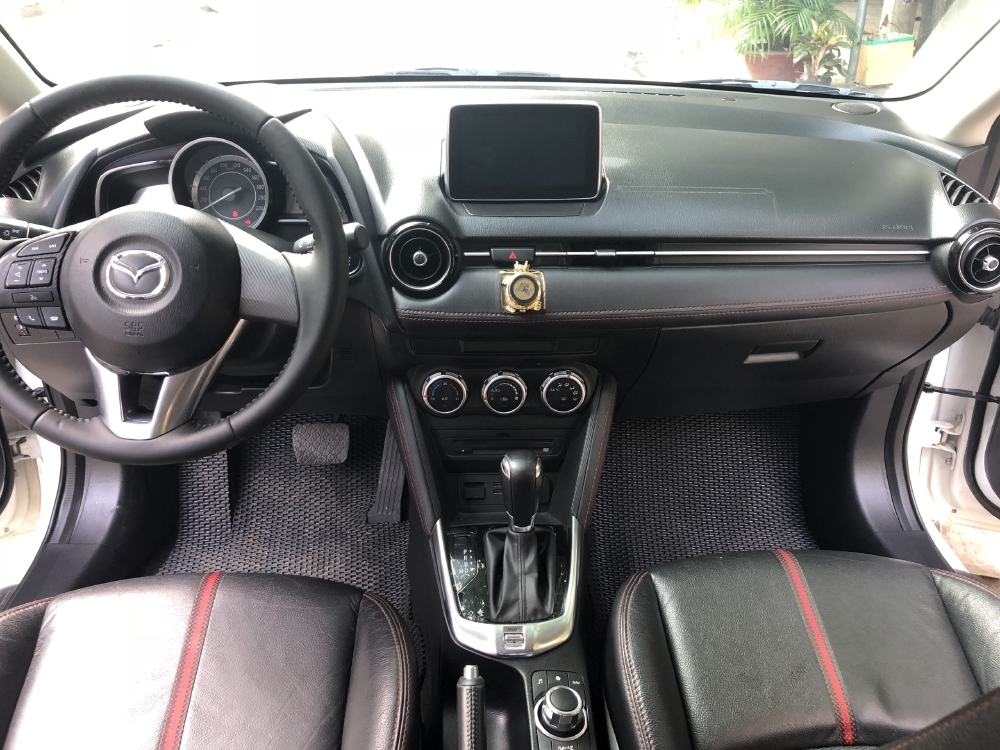Cần tiền bán Mazda2 số tự động, màu trắng, sản xuất 2018