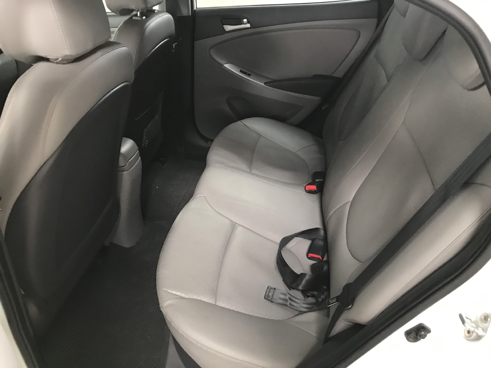 Bán Hyundai Accent Blue 1.4AT màu trắng số tự động nhập Hàn Quốc 2015 biển SG đi 54000km