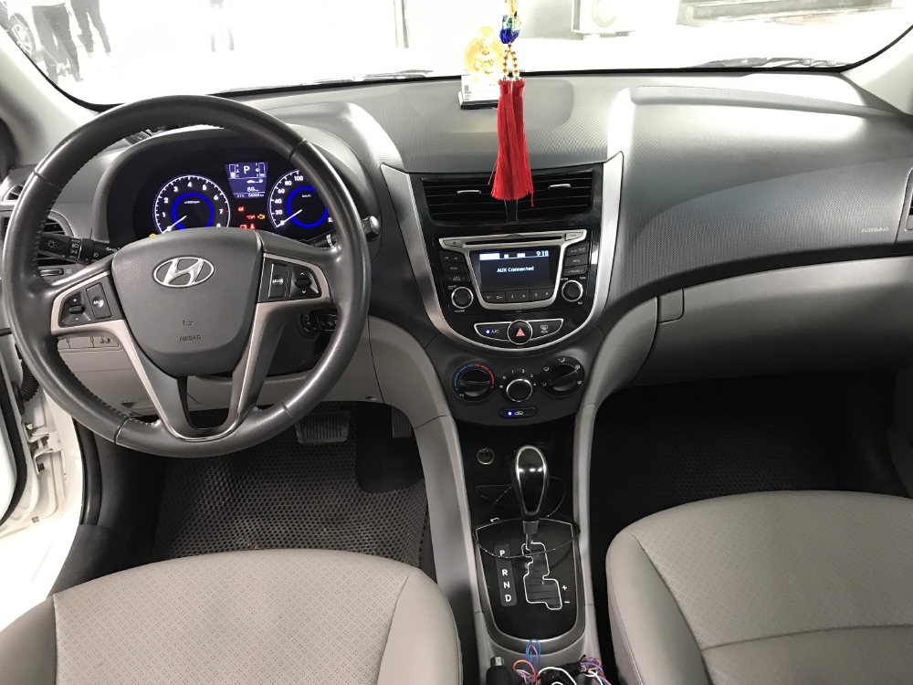 Bán Hyundai Accent Blue 1.4AT màu trắng số tự động nhập Hàn Quốc 2015 biển SG đi 54000km