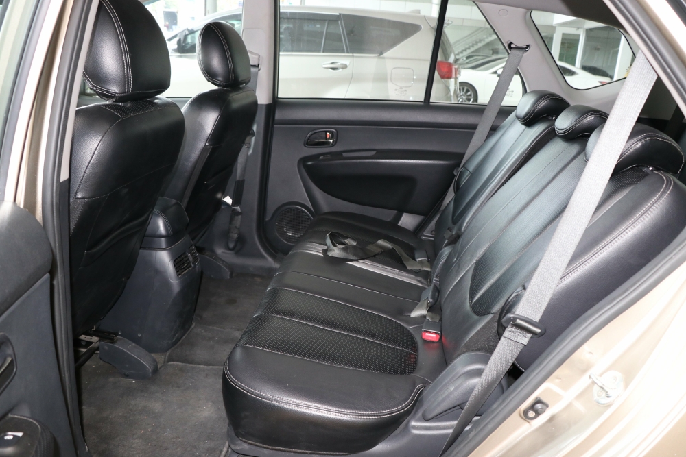 Bán Kia Carens EX 2.0MT màu vàng cát số sàn sản xuất 2015 biển Sài Gòn đi 38000km