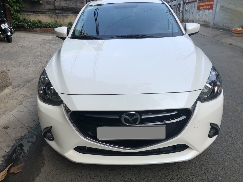 Cần tiền bán Mazda2 số tự động, màu trắng, sản xuất 2018