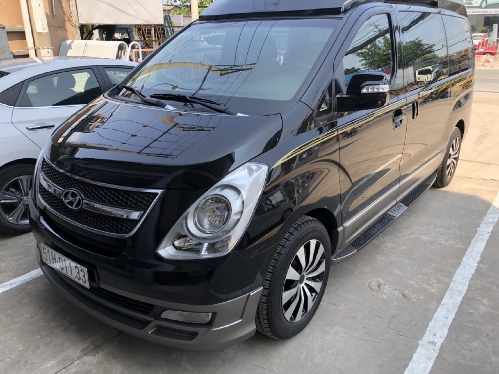 Bán Hyundai Starex Limousine 2.5AT máy xăng số tự động nhập Hàn Quốc 2014 biển Sài Gòn màu đen VIP