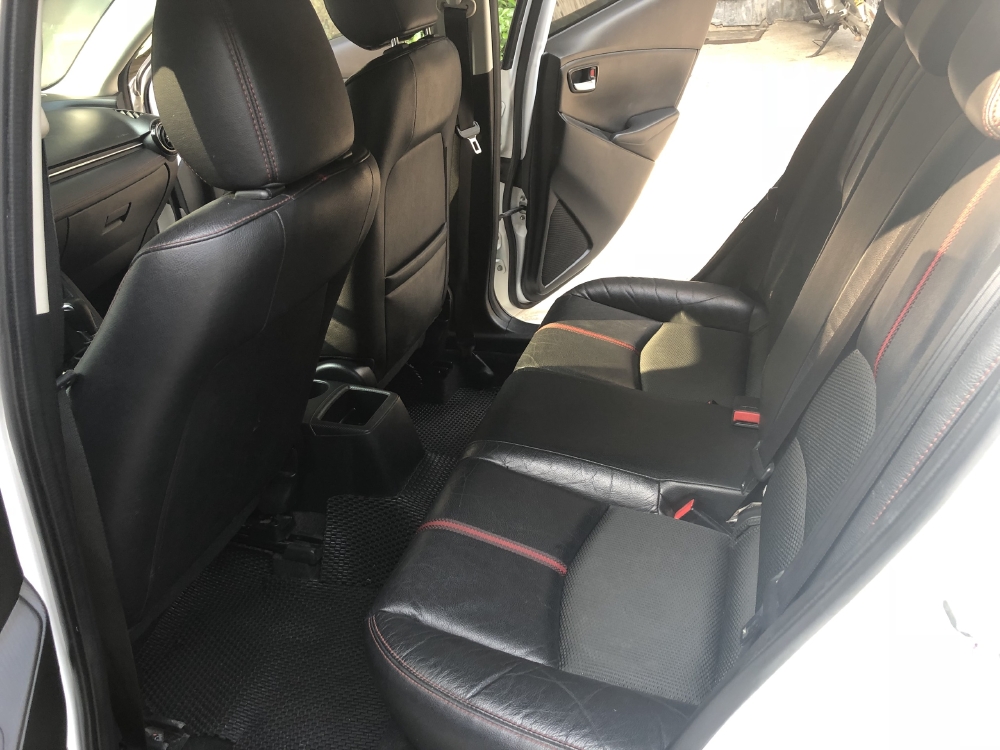 Cần tiền bán Mazda2 số tự động, màu trắng, sản xuất 2018
