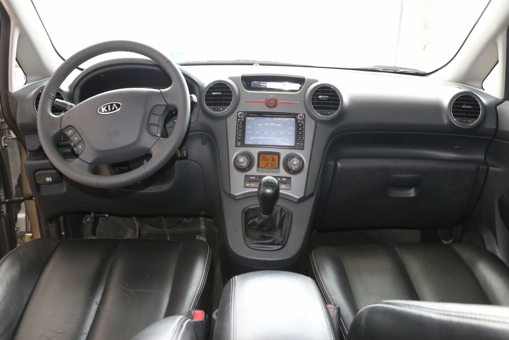 Bán Kia Carens EX 2.0MT màu vàng cát số sàn sản xuất 2015 biển Sài Gòn đi 38000km