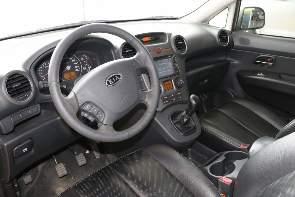 Bán Kia Carens EX 2.0MT màu vàng cát số sàn sản xuất 2015 biển Sài Gòn đi 38000km