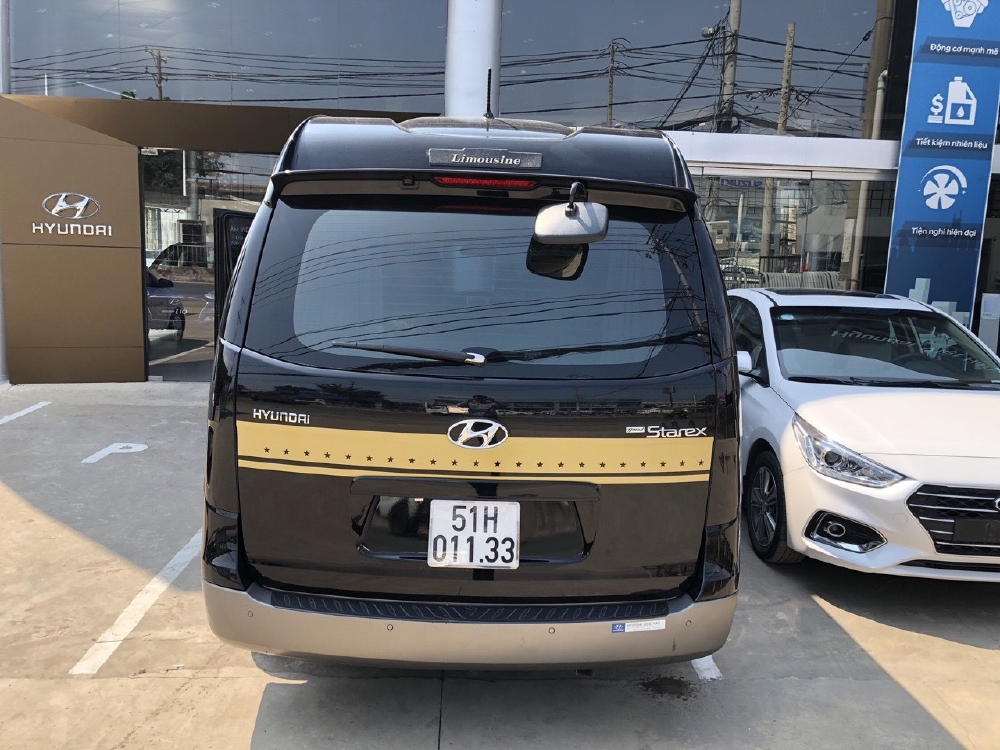 Bán Hyundai Starex 2.4AT limousine 2014, màu đen, đúng chất, biển TP
