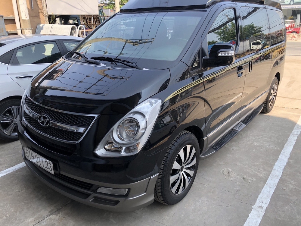 Bán Hyundai Starex 2.4AT limousine 2014, màu đen, đúng chất, biển TP