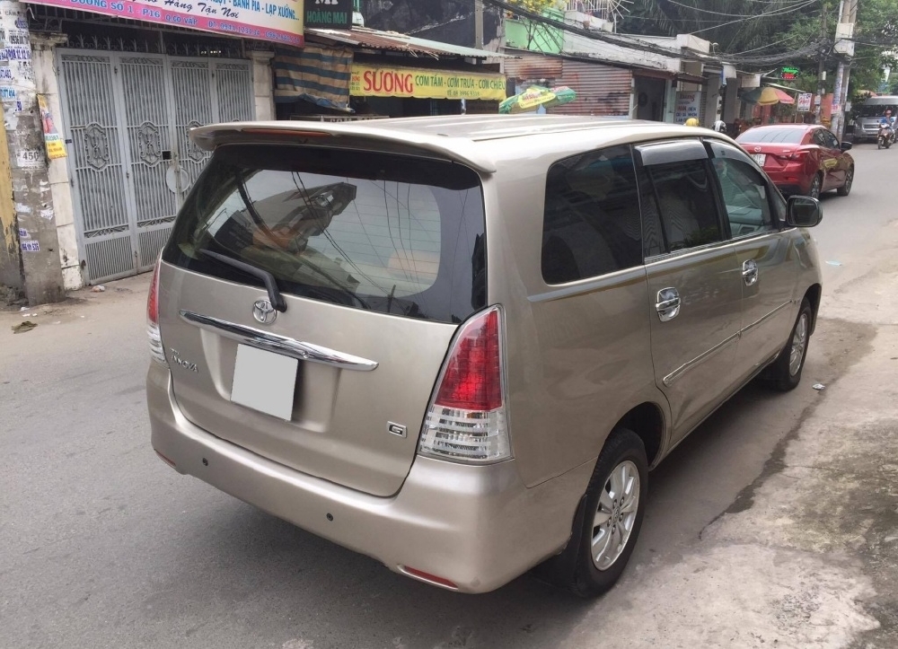 Kẹt tiền xây nhà bán innova g 2012 số sàn màu ghi vàng