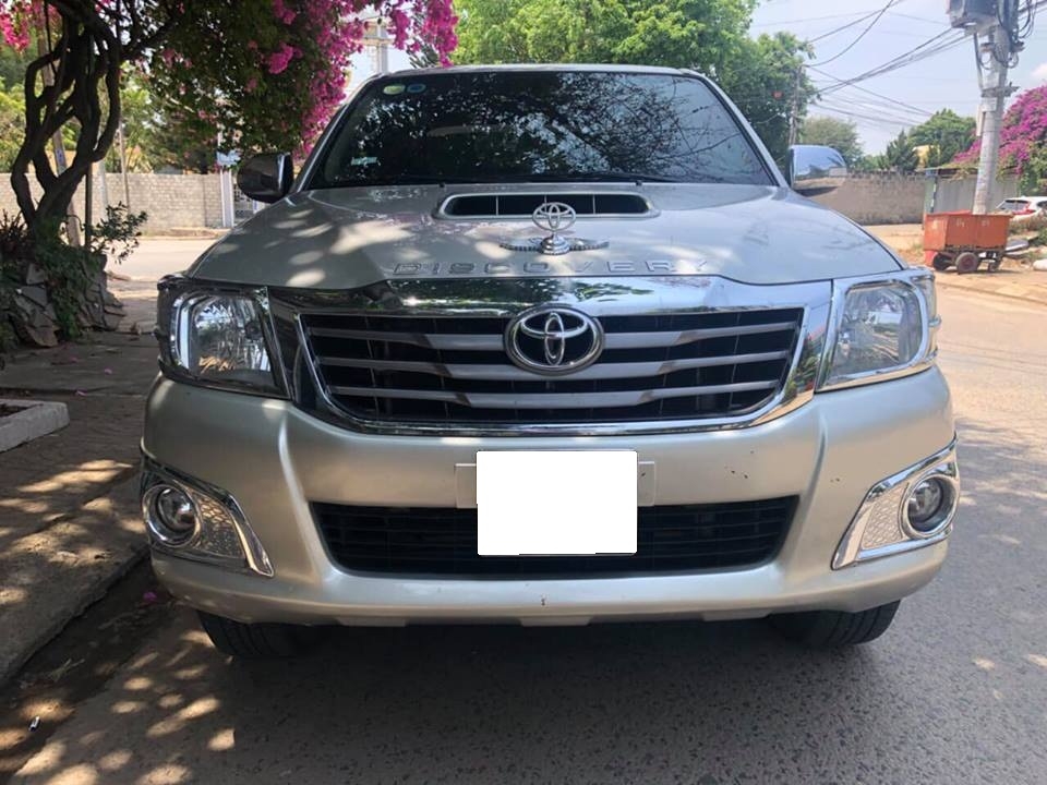 Gia đình cần bán Hilux, sản xuất 2015, số sàn, máy dầu, bản 3.0, hai cầu 4x4