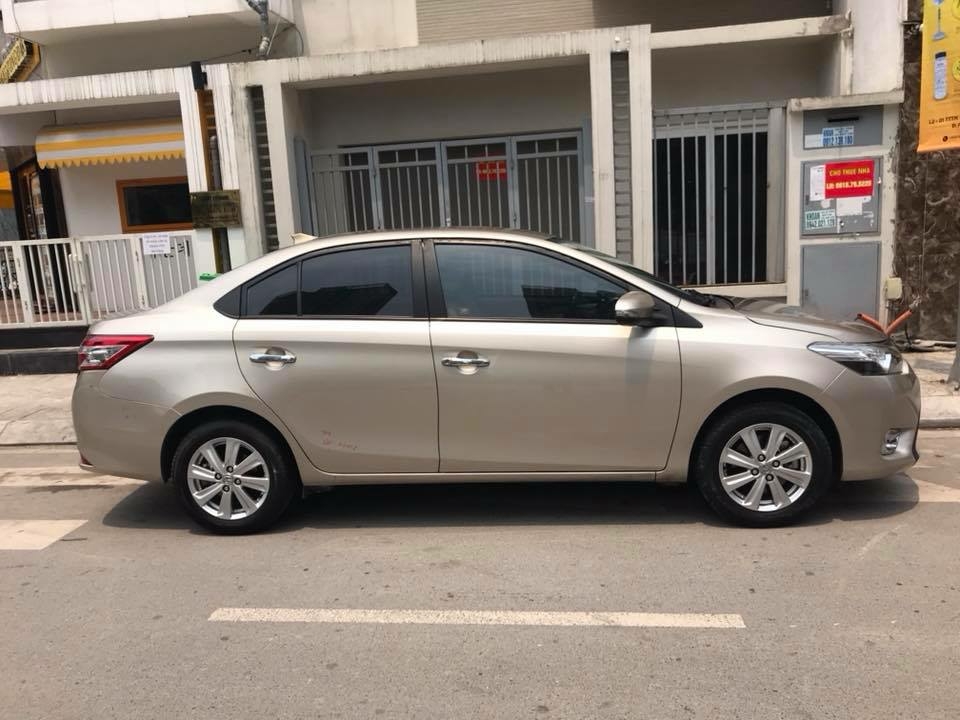 Gia đình cần bán Vios G, sản xuất 2017, số tư động, màu vàng cát