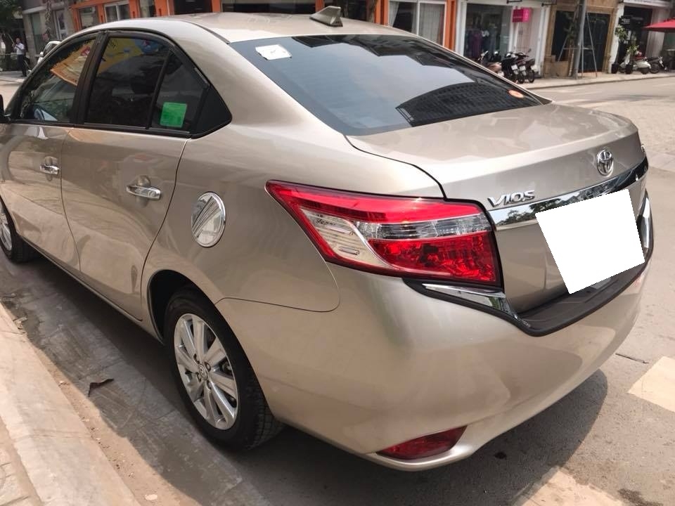Gia đình cần bán Vios G, sản xuất 2017, số tư động, màu vàng cát