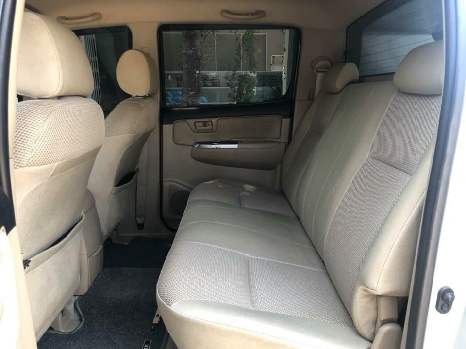 Gia đình cần bán Hilux, sản xuất 2015, số sàn, máy dầu, bản 3.0, hai cầu 4x4