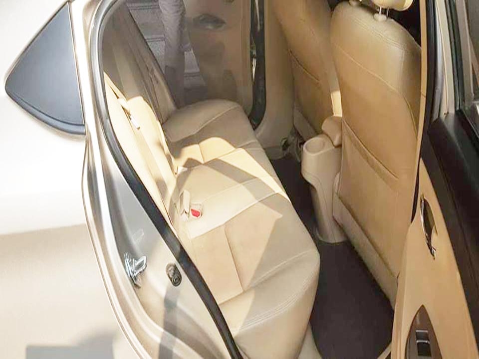 Gia đình cần bán Vios G, sản xuất 2017, số tư động, màu vàng cát