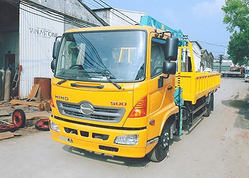 Xe tải 7 tấn HINO FC9JLSW gắn cẩu 3 tấn 3 đốt HKTC HLC3014M thùng dài. 5,6m | Hỗ trợ mua trả góp 90% giá trị xe