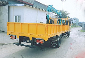 Xe tải 7 tấn HINO FC9JLSW gắn cẩu 3 tấn 3 đốt HKTC HLC3014M thùng dài. 5,6m | Hỗ trợ mua trả góp 90% giá trị xe