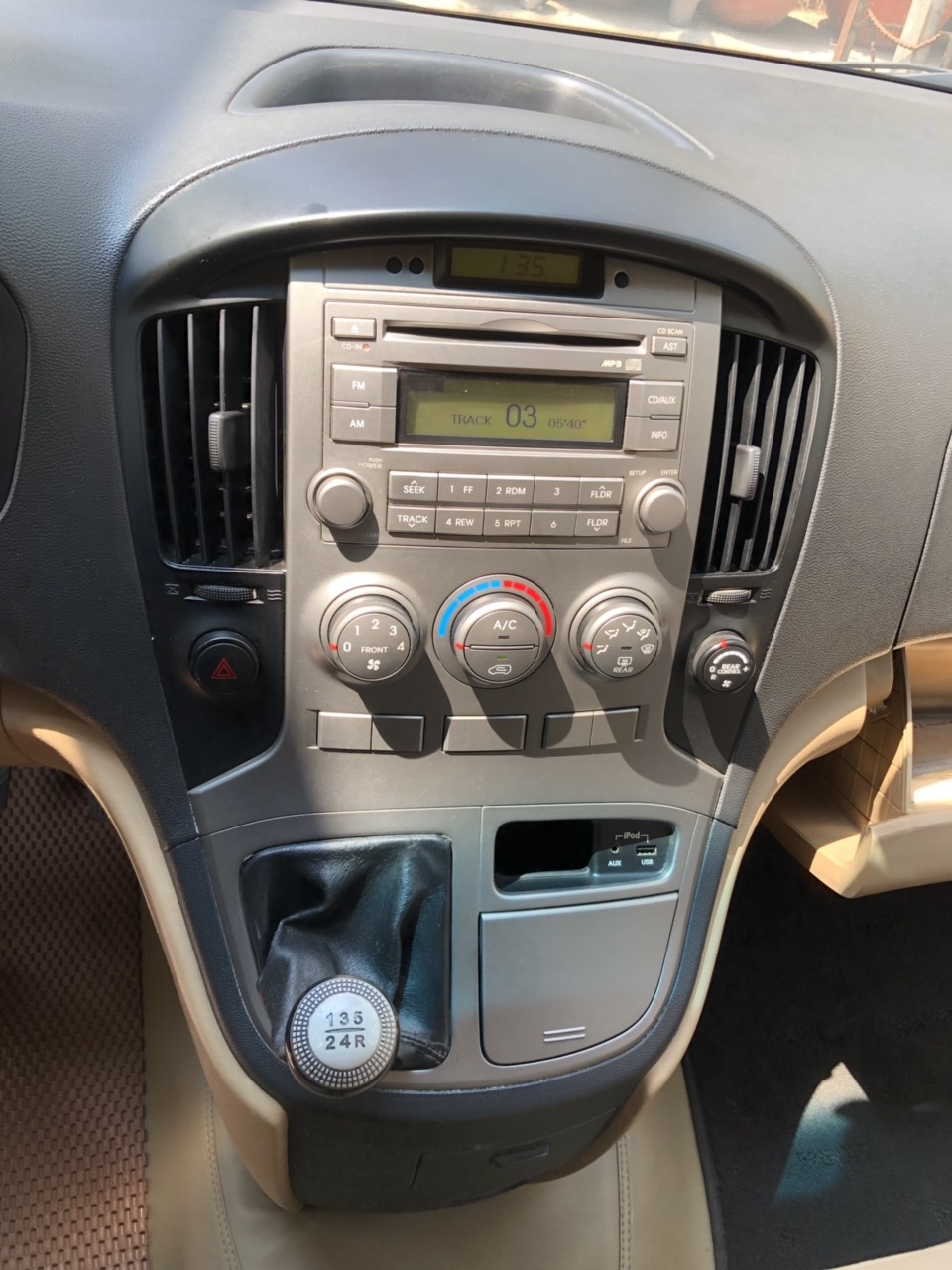 Bán Hyundai Starex 2.5MT 9 chỗ máy dầu số sàn nhập Hàn Quốc 2013 màu xám biển SG