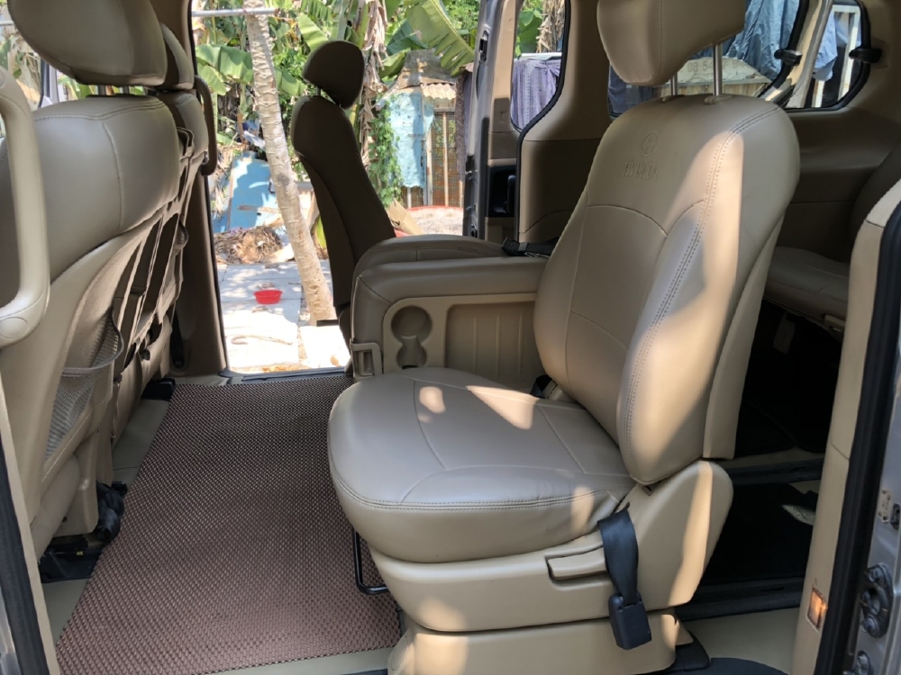 Bán Hyundai Starex 2.5MT 9 chỗ máy dầu số sàn nhập Hàn Quốc 2013 màu xám biển SG