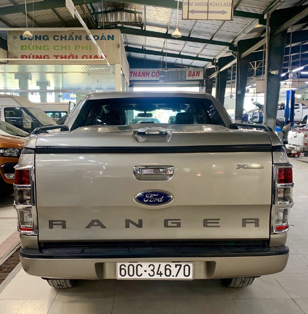 Ranger XLS MT, 2017, màu ghi vàng, xe có sẵn nắp thùng thấp, bảo hành dài