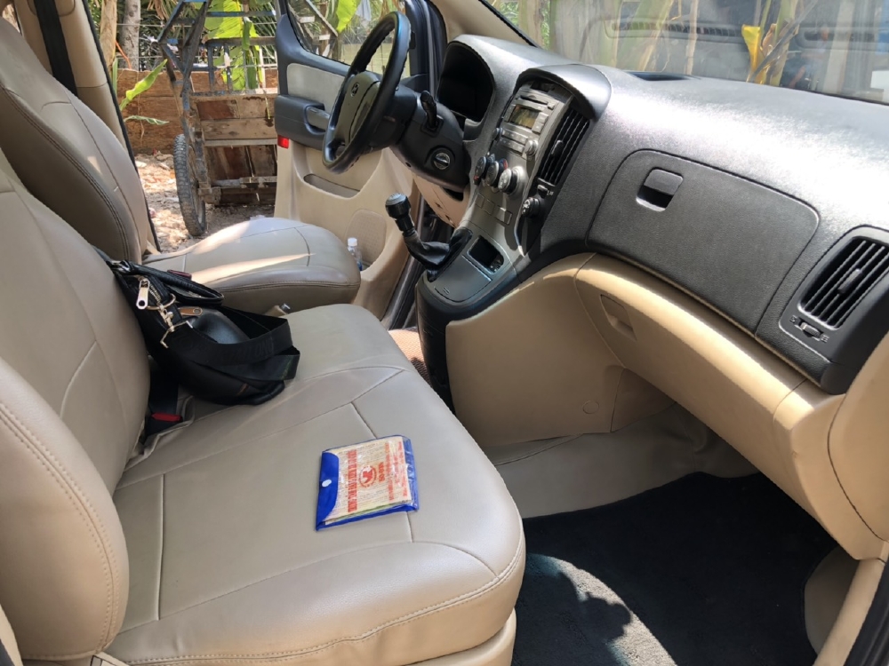 Bán Hyundai Starex 2.5MT 9 chỗ máy dầu số sàn nhập Hàn Quốc 2013 màu xám biển SG