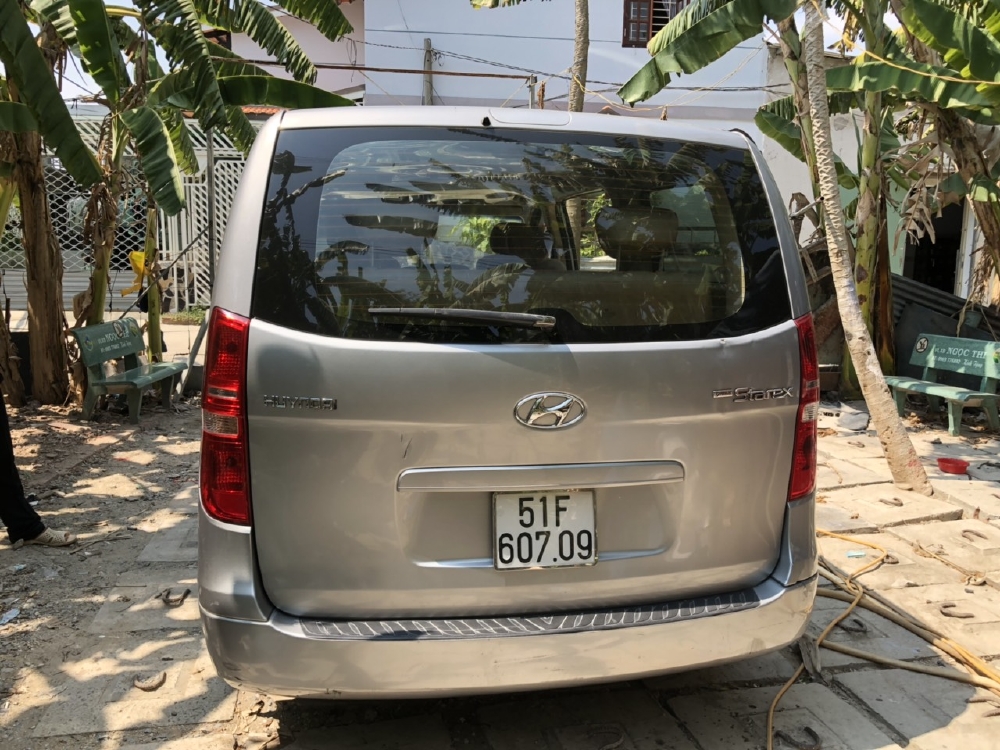 Bán Hyundai Starex 2.5MT 9 chỗ máy dầu số sàn nhập Hàn Quốc 2013 màu xám biển SG