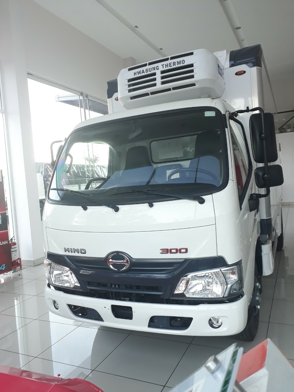 Giá Xe Hino 1.9 Tấn Đông Lạnh Euro 4 Giá Rẻ Nhất Thị Trường.