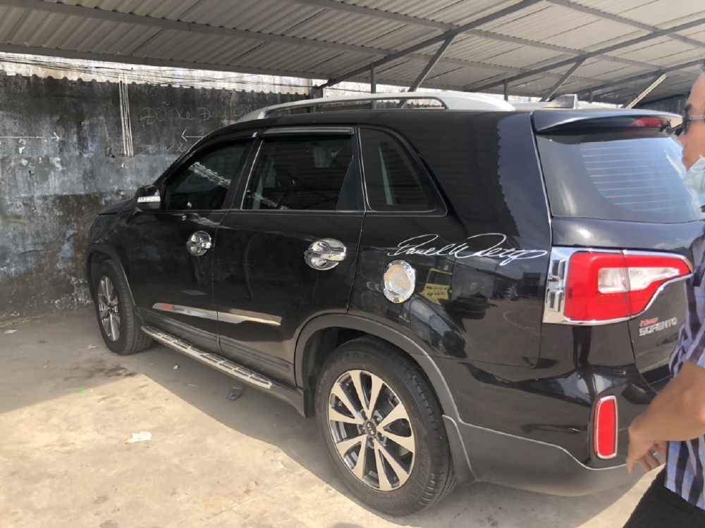 Bán Kia New Sorento GATH 2.4AT màu đen VIP máy xăng số tự động sản xuất 2015 bản full options