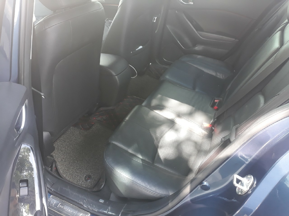 Bán Mazda 3 sedan 1.5AT Facelift màu xám xanh số tự động sản xuất cuối 2017 biển tỉnh đi 38000km