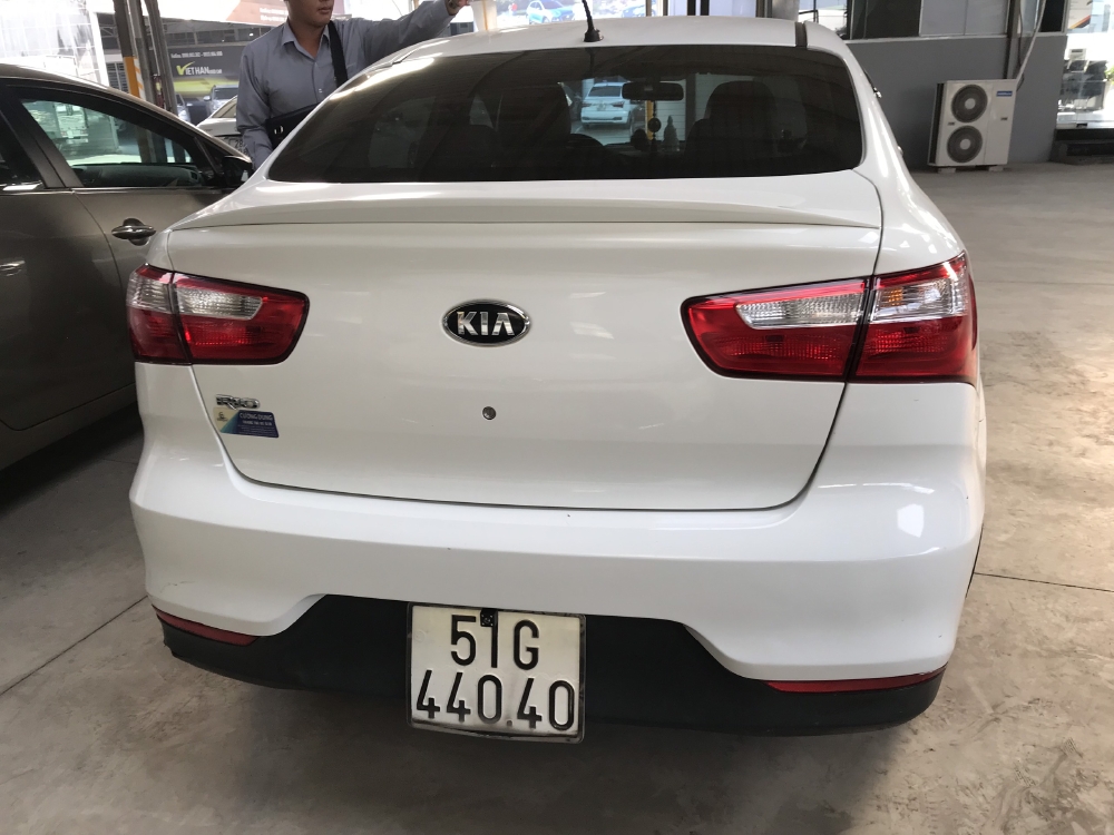 Bán Kia Rio 1.4MT sedan màu trắng số sàn nhập Hàn Quốc 2017 biển SG đi 51000km